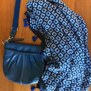 Banana Republic Scarf/Shawl Blue Print Free Purse